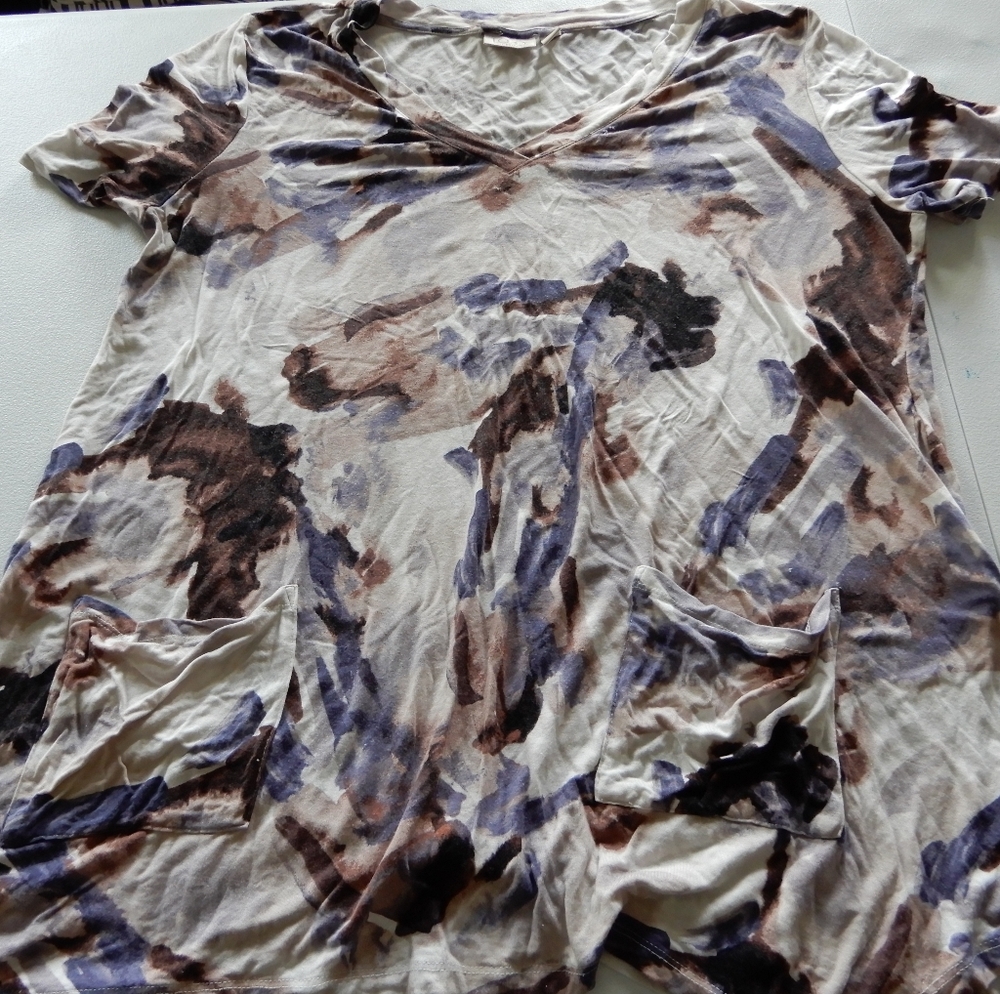 Multicolored short sleeved LOGO Tunic with Pockets.